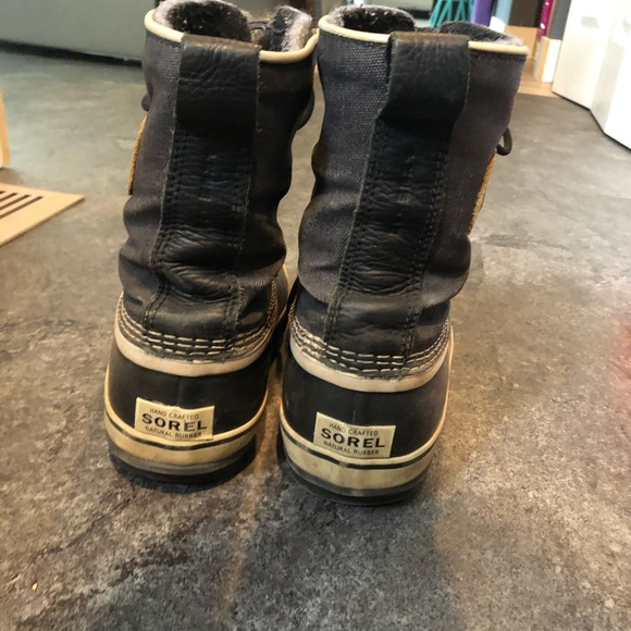 Sorel boots - Picture 3 of 8